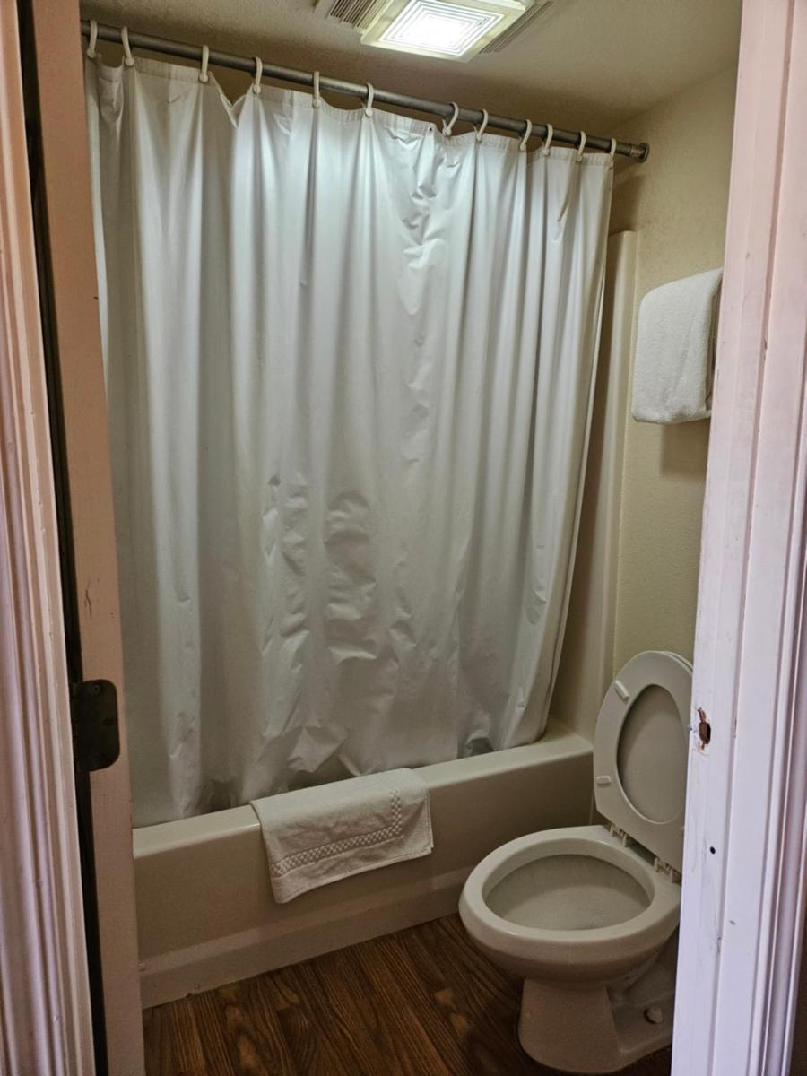 Tombstone Motel - Housity