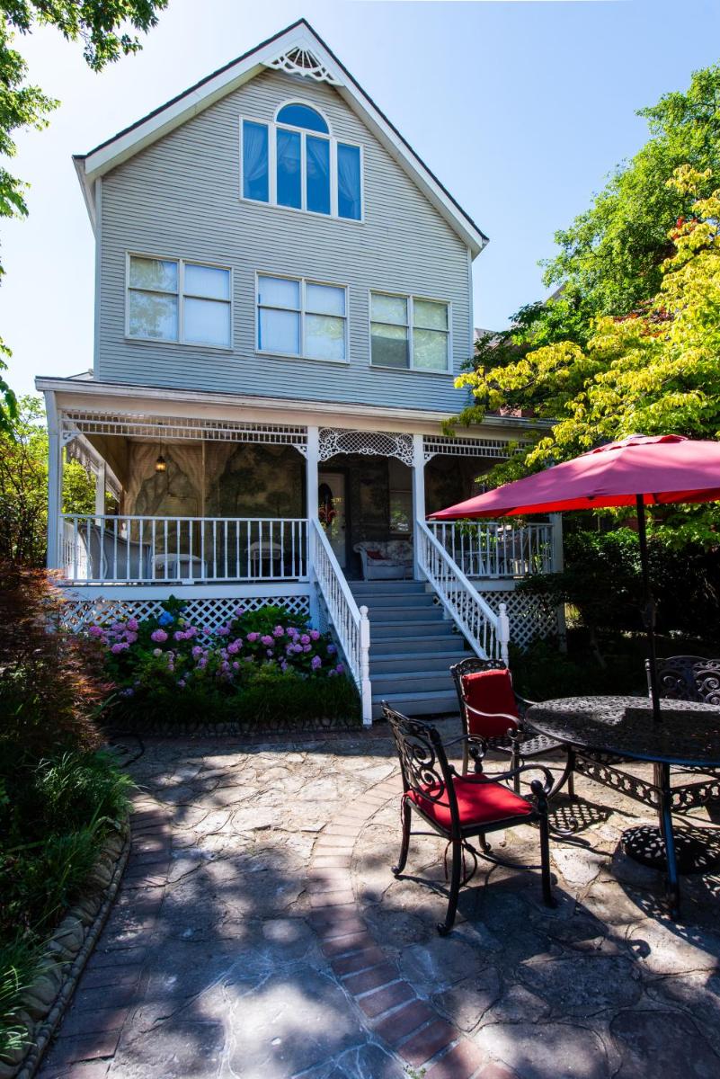 Central Park Bed & Breakfast - Housity