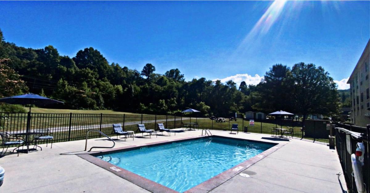 Microtel Inn & Suites by Wyndham Cherokee - Housity
