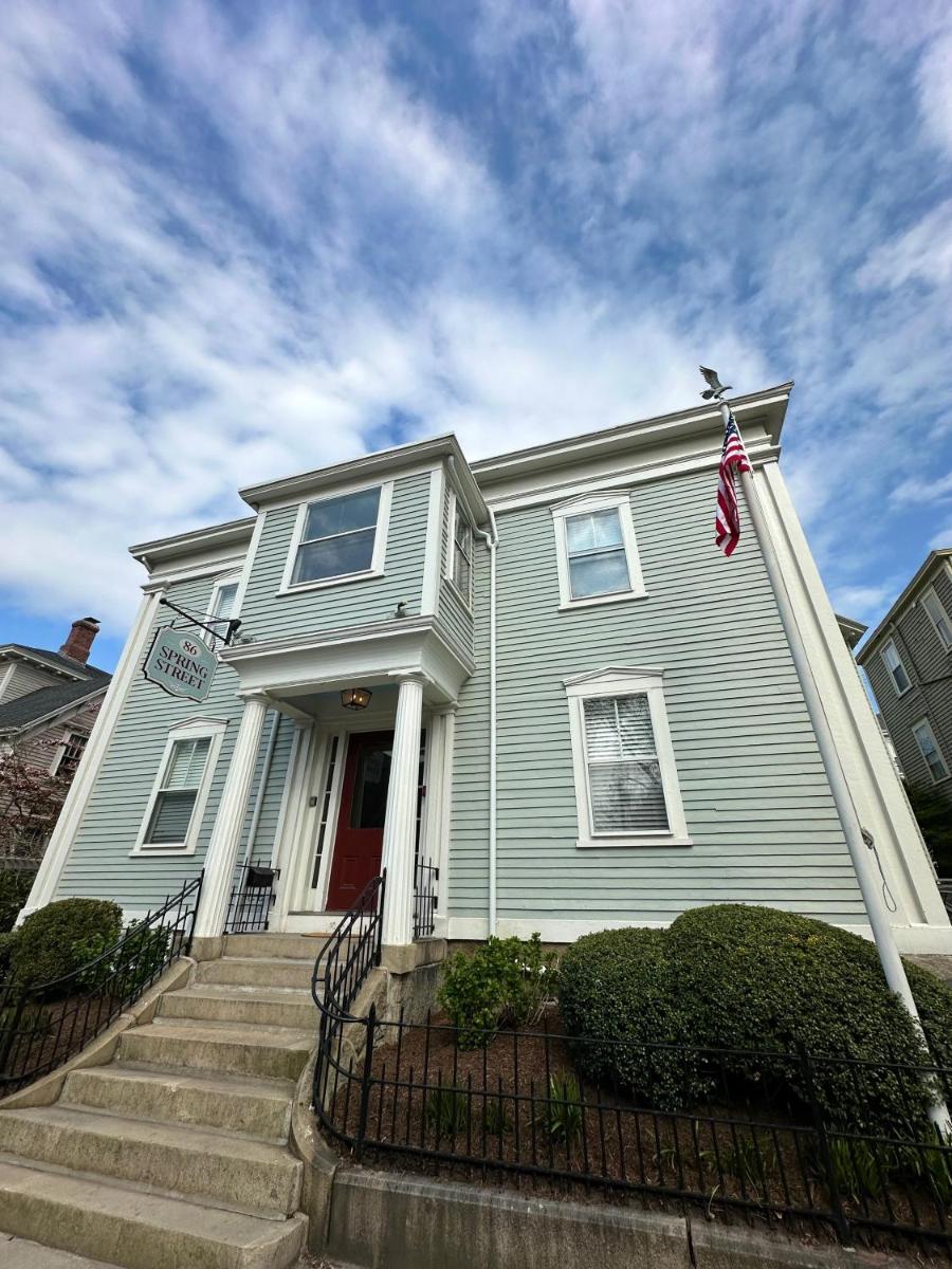 Entire Charming Victorian Home Downtown Newport - Housity