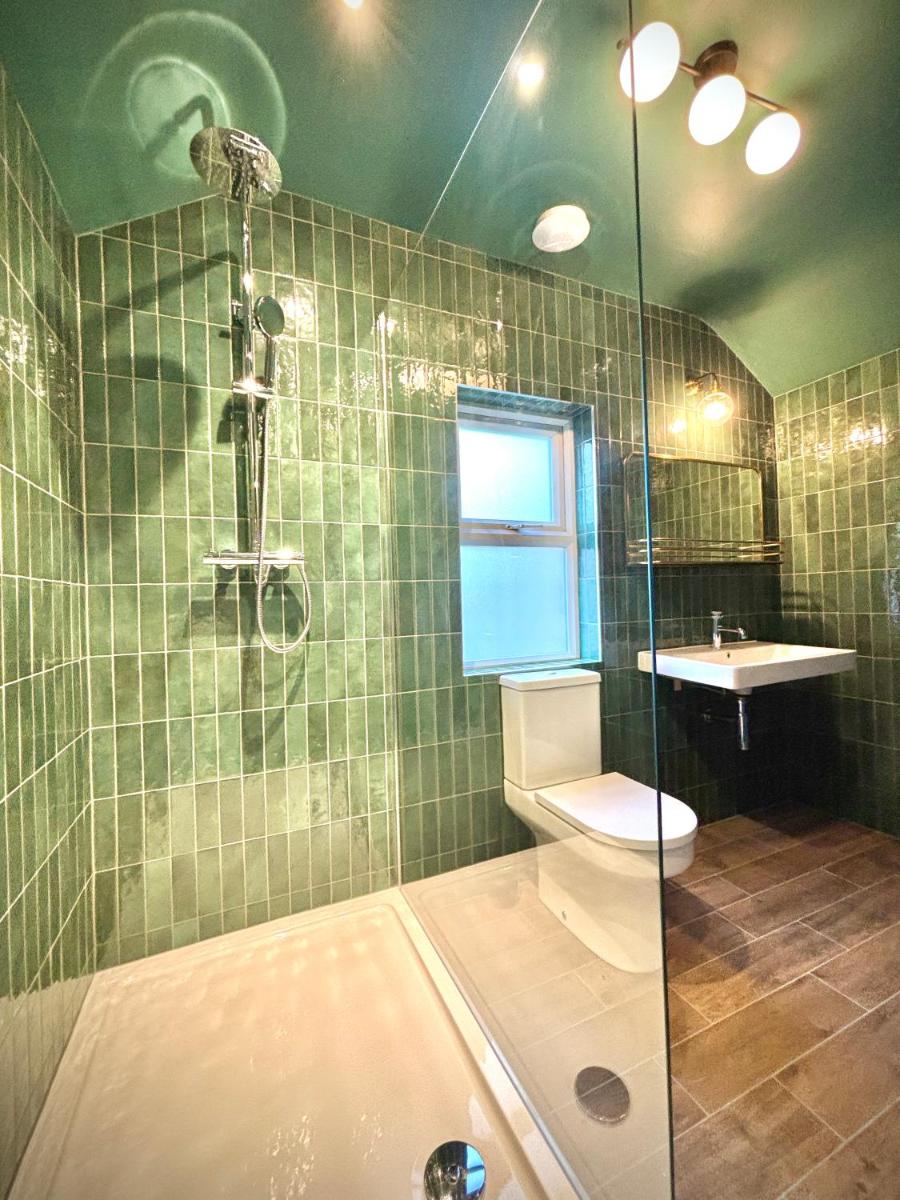 ROOMS AT THE QUAYSIDE - stylish en-suite rooms on Poole Quay all fully refurbed - Housity