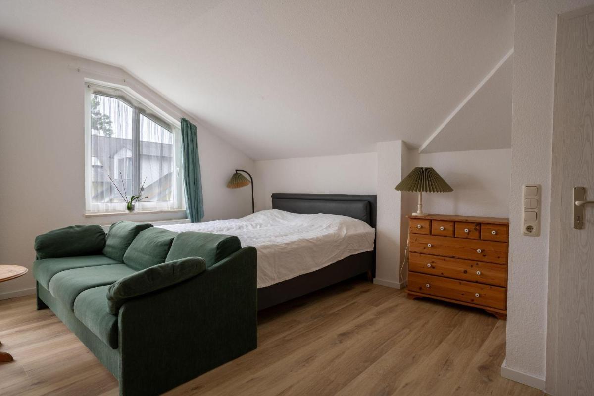 Fewo-19-Residenz-Duenenstrasse-in-Binz-Balkon-Strandnah-mit-TG-Stellplatz-1-Raum-Apartment - Housity