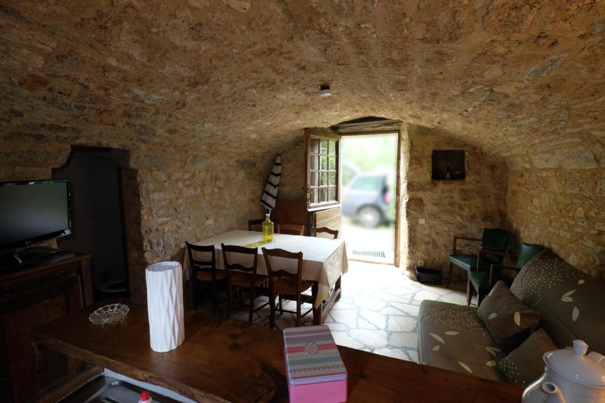 Maison confortable avec jardin a Tour de Faure emplacement paisible - Housity