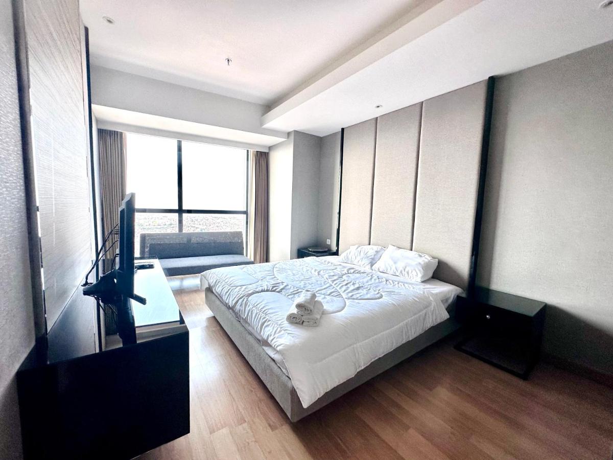 Sumptuous The Peak 2BR Apartment in Tunjungan Plaza 5 Surabaya City Centre by Le Ciel Hospitality - Hizvo