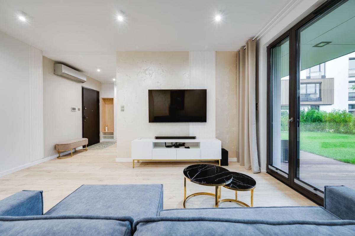 Blue Lagoon - Botanica Jelitkowo by OneApartments - Housity