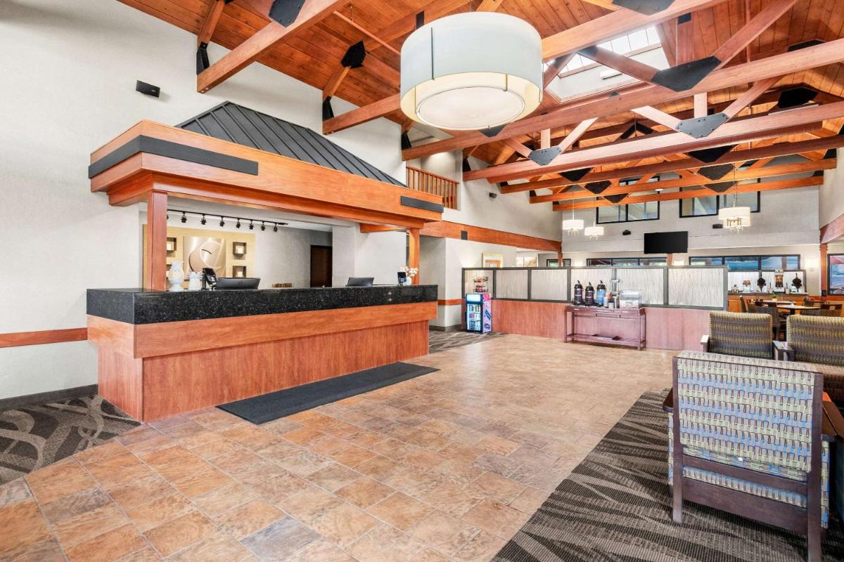 Comfort Inn West - Housity