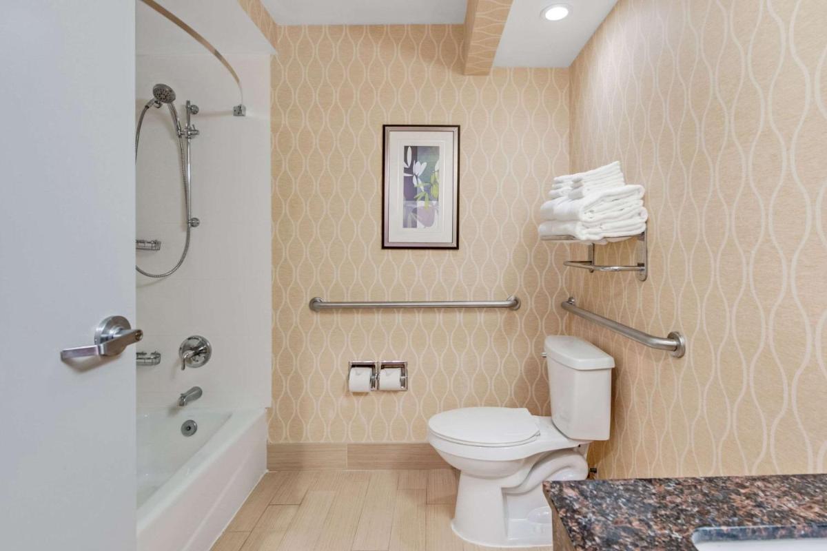 Comfort Suites Chesapeake - Norfolk - Housity