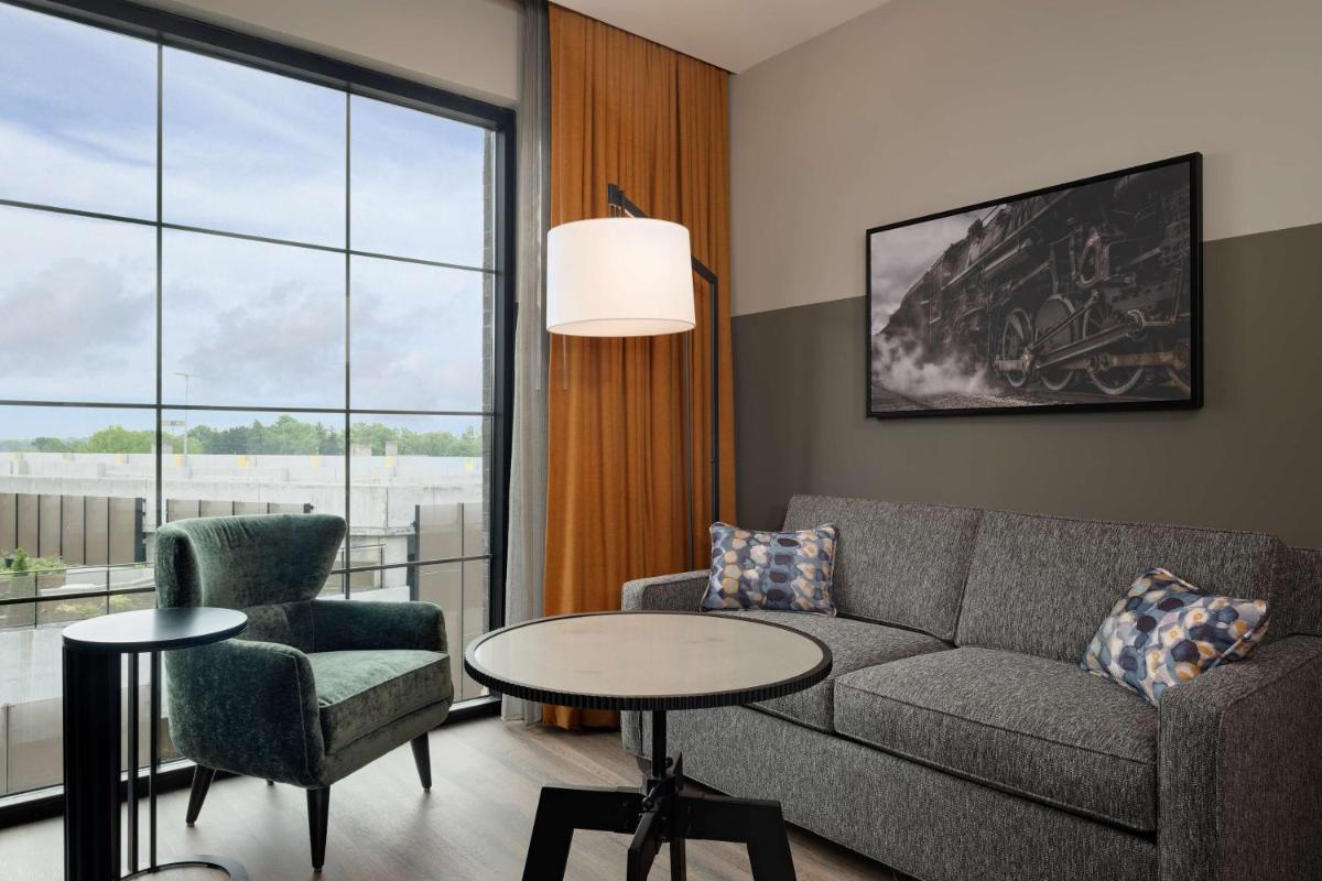 Hotel Nickel Plate Fishers, Tapestry Collection By Hilton - Housity