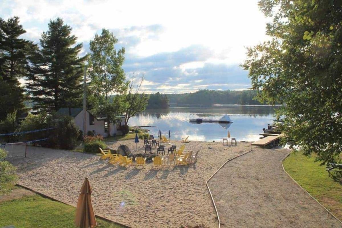 Bunkie 5 At The Lake On Muskoka Shores - Housity