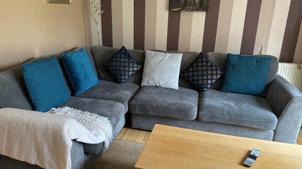 Huntingdon walk to town centre, cosy, Free parking - Housity
