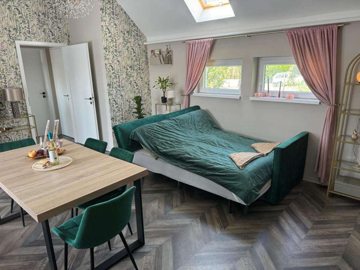 Wellarom Szalon - Housity