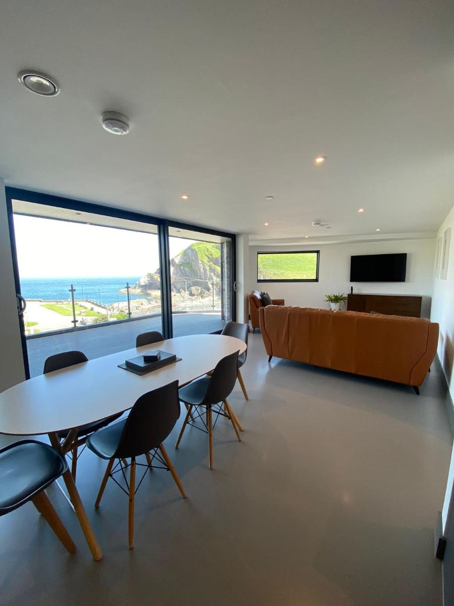 3 The View apartments Ilfracombe - Hot Tub, Parking, Lift, EV - Housity