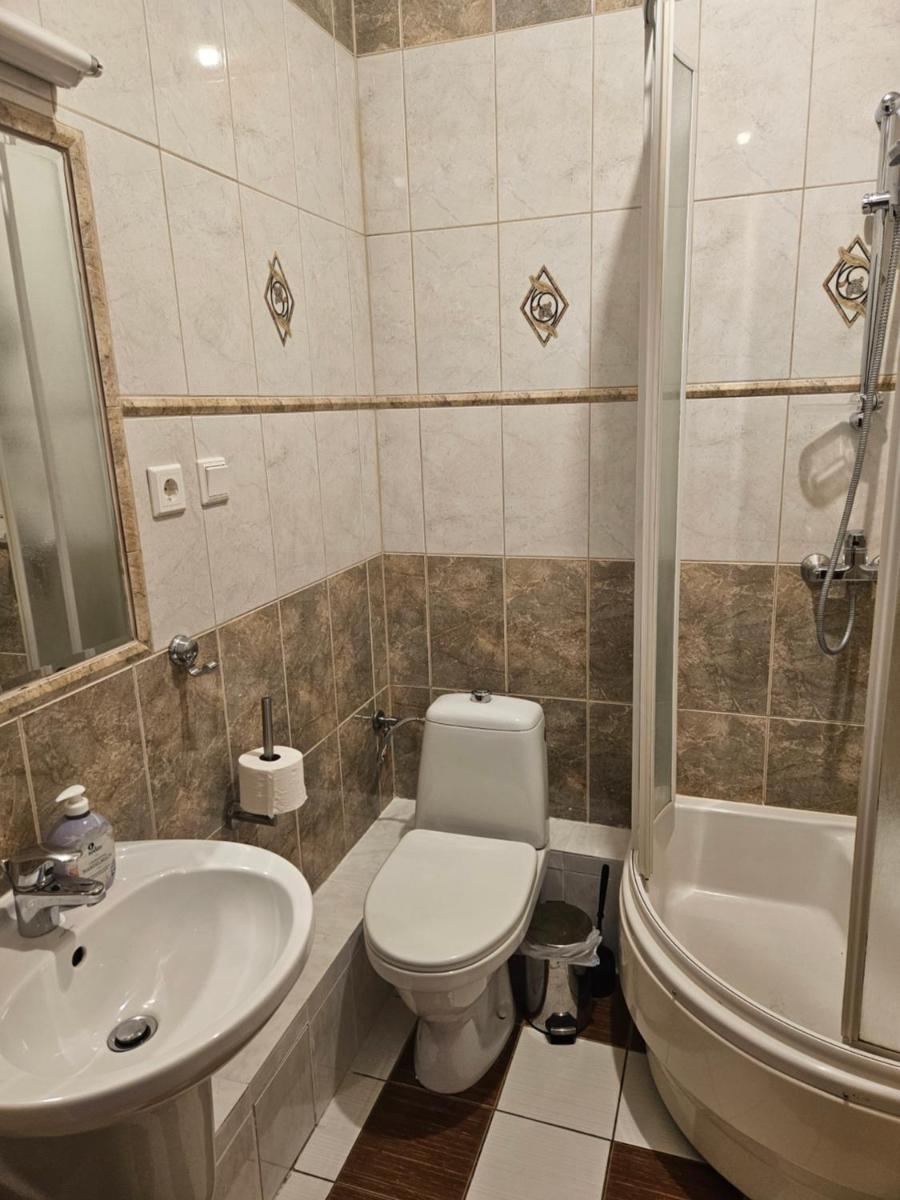 Alex Inn - Housity