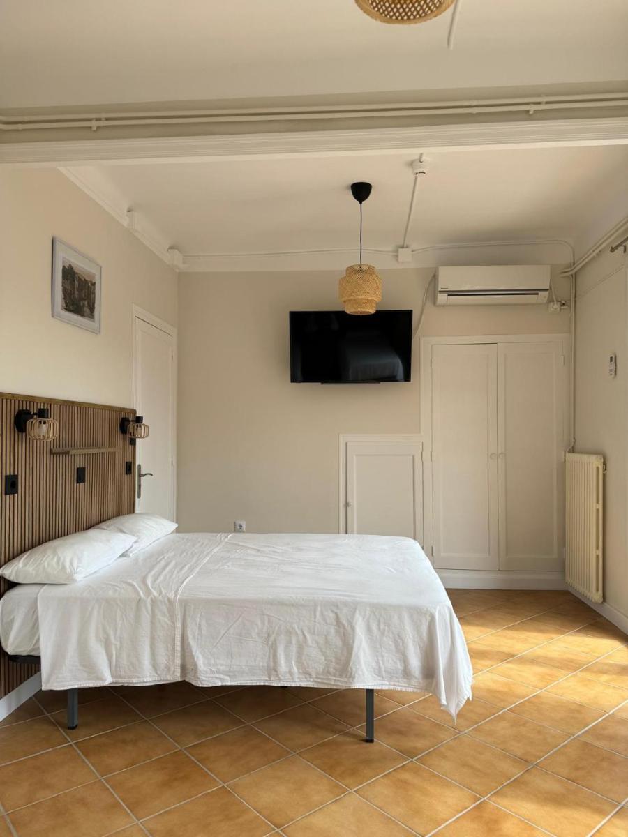 Hostal Restaurant Casa Comaulis - Housity
