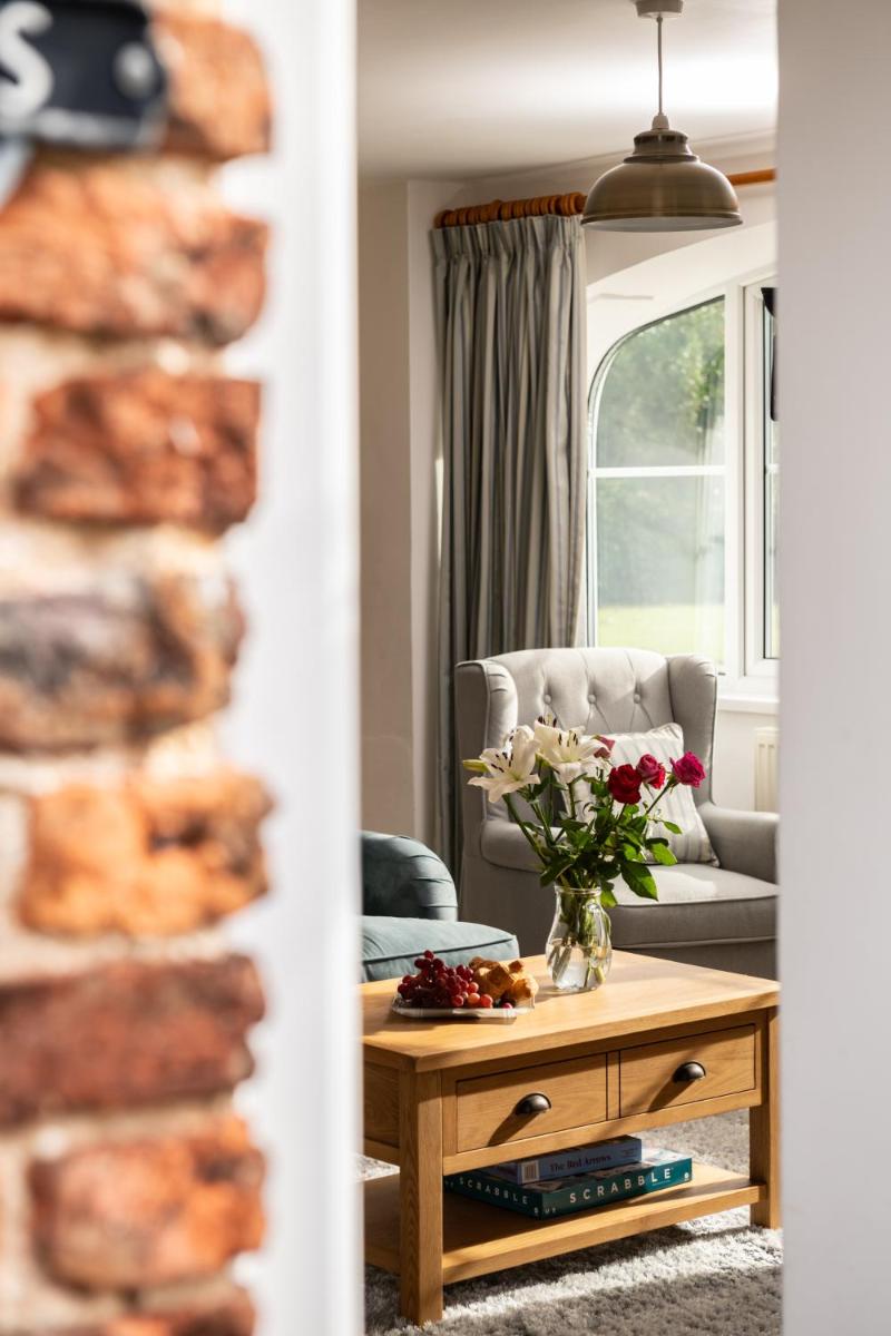 May Cottage - Housity