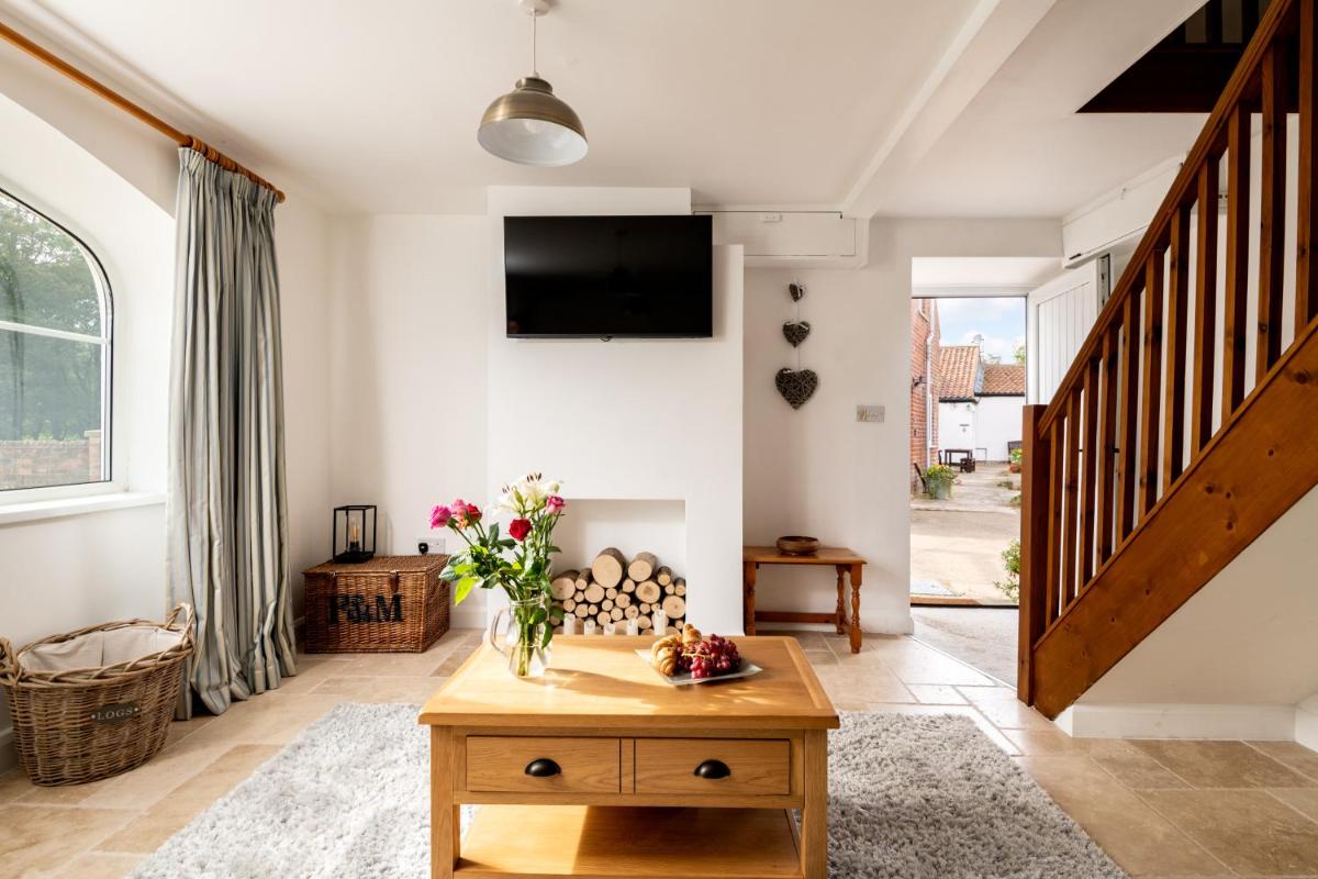 May Cottage - Housity