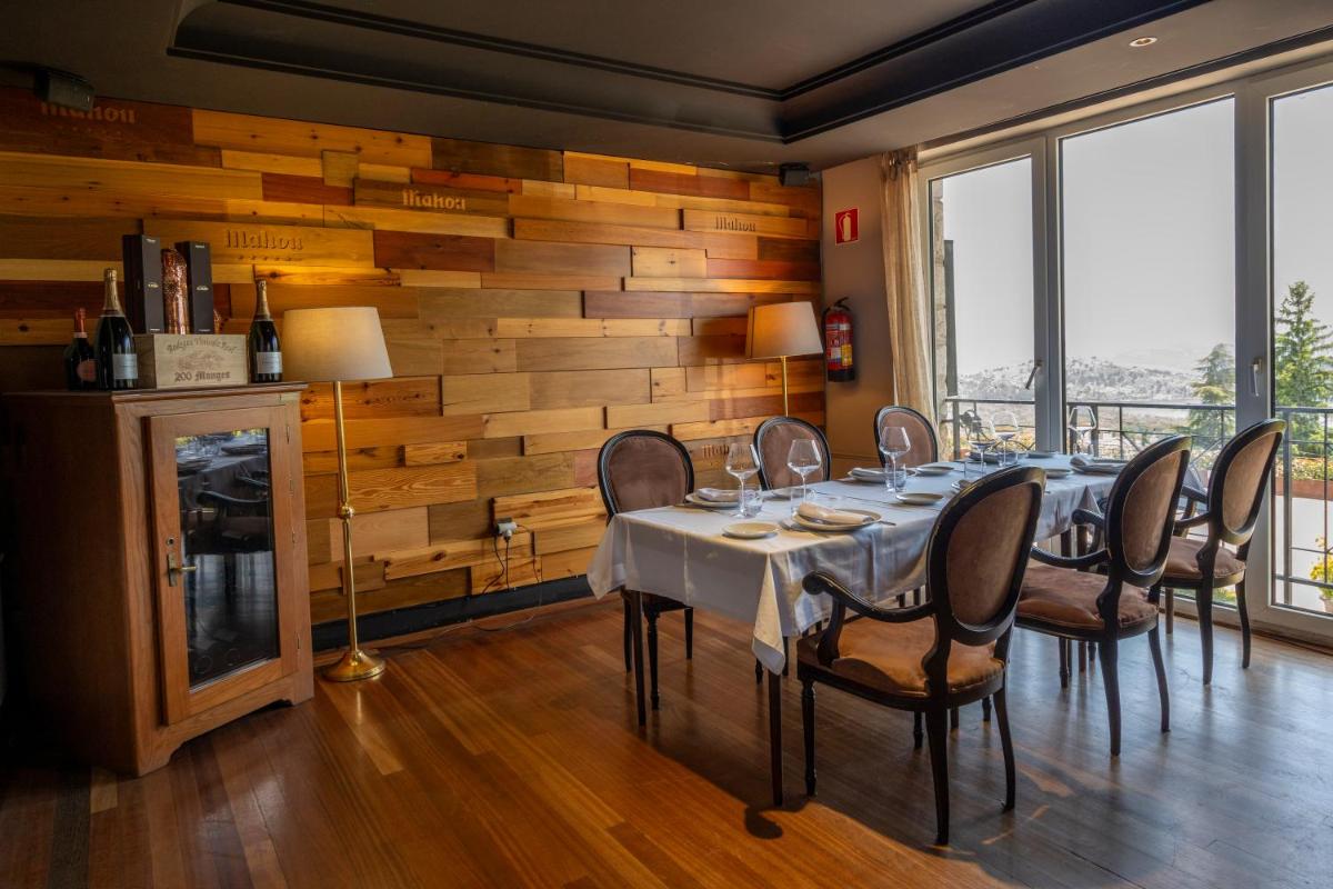 Una cocina o zona de cocina en Hotel Hita "Nature Experience" for all