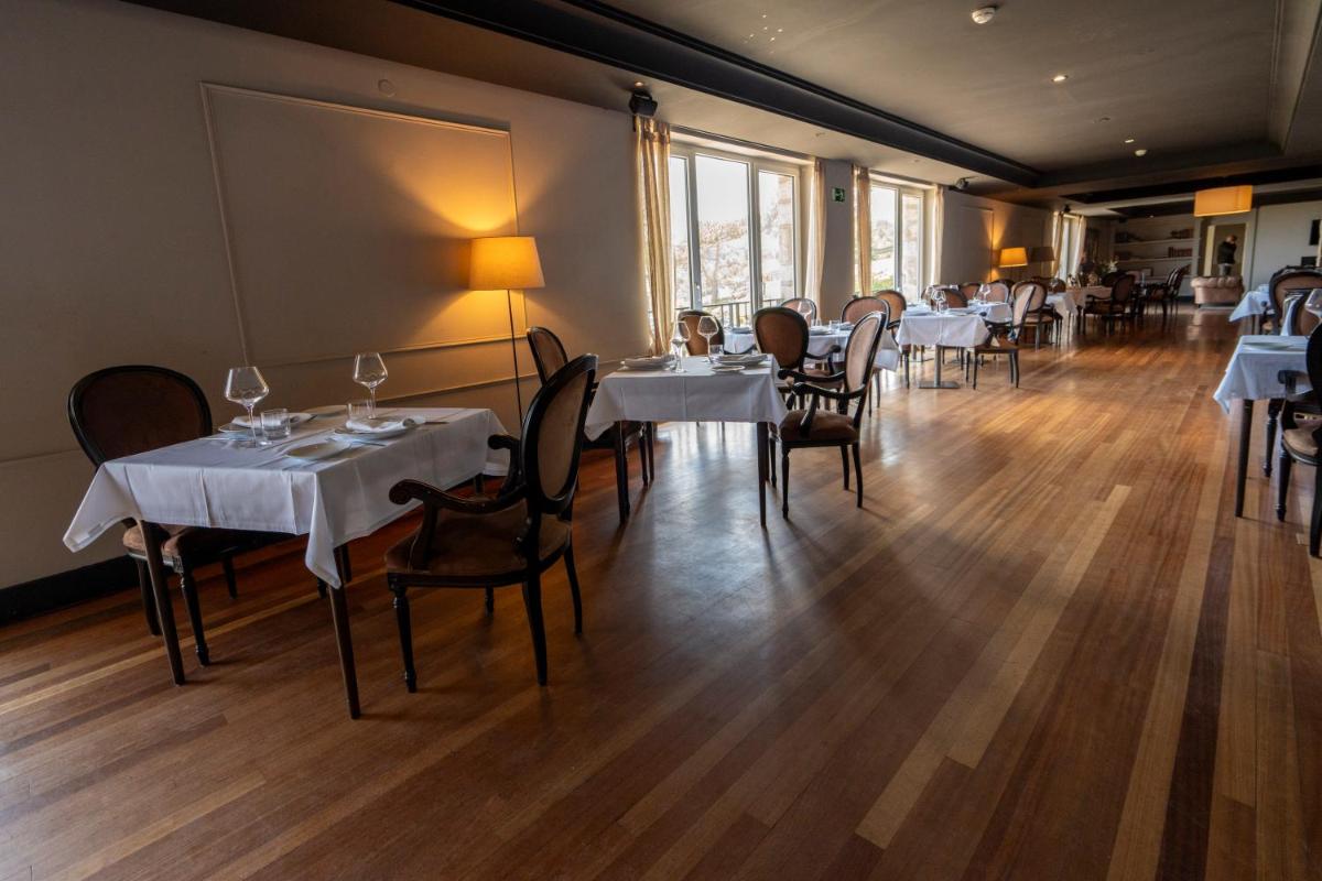 Un restaurante o sitio para comer en Hotel Hita "Nature Experience" for all