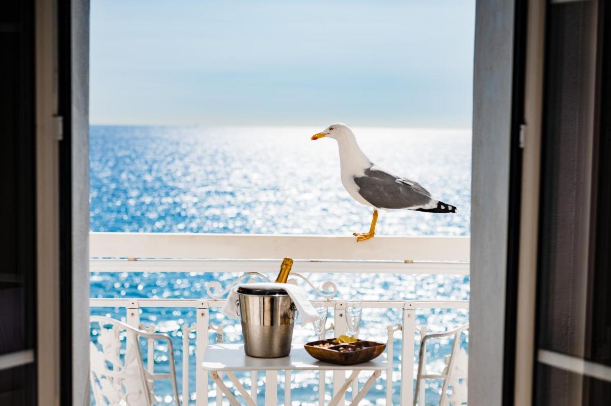 Vue générale sur la mer ou vue sur la mer prise depuis l'hôtel
