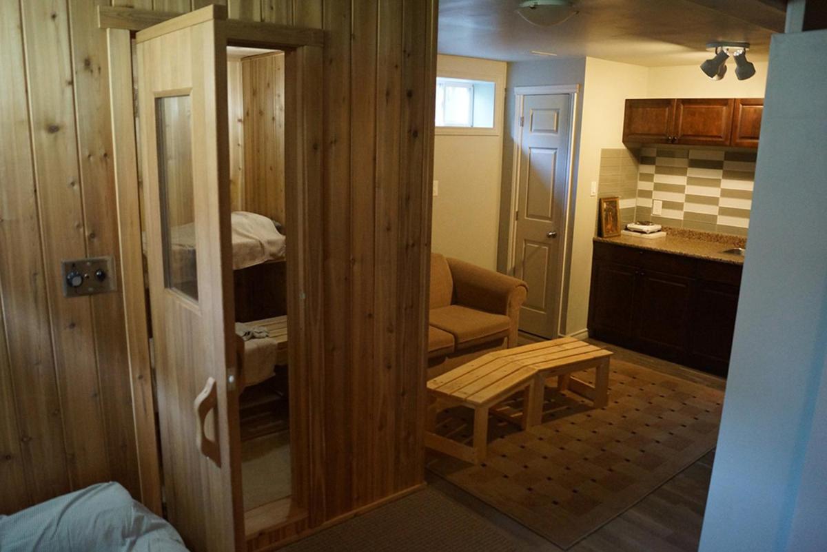 Pelican guest house. Village style living. Spend vacation time in Eco place! - Housity