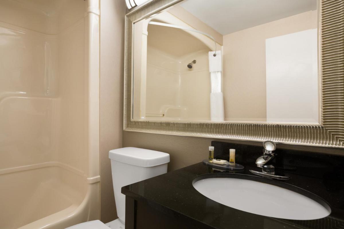 Days Inn by Wyndham Stouffville - Housity