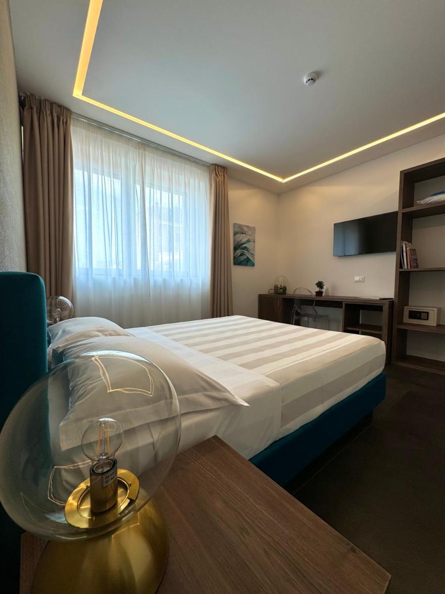 Outside Boutique Hotel - Housity