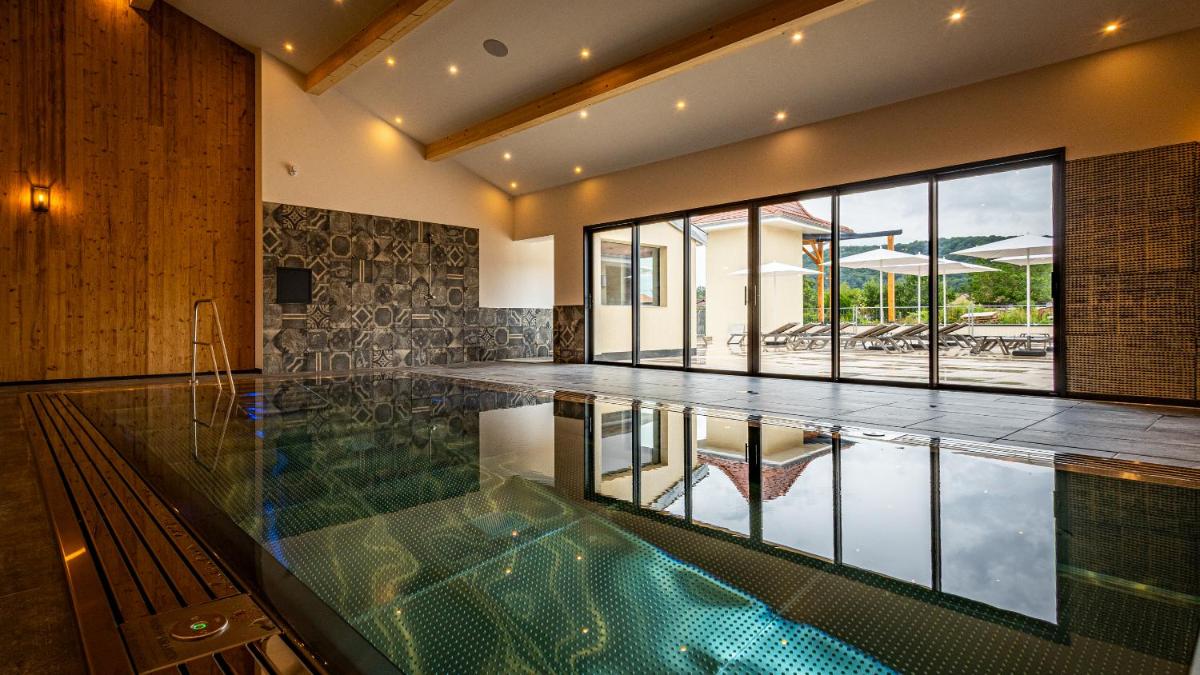 Piscine de l'établissement Hôtel SPA du Lac de Madine - Maison DRAPIER ou située à proximité