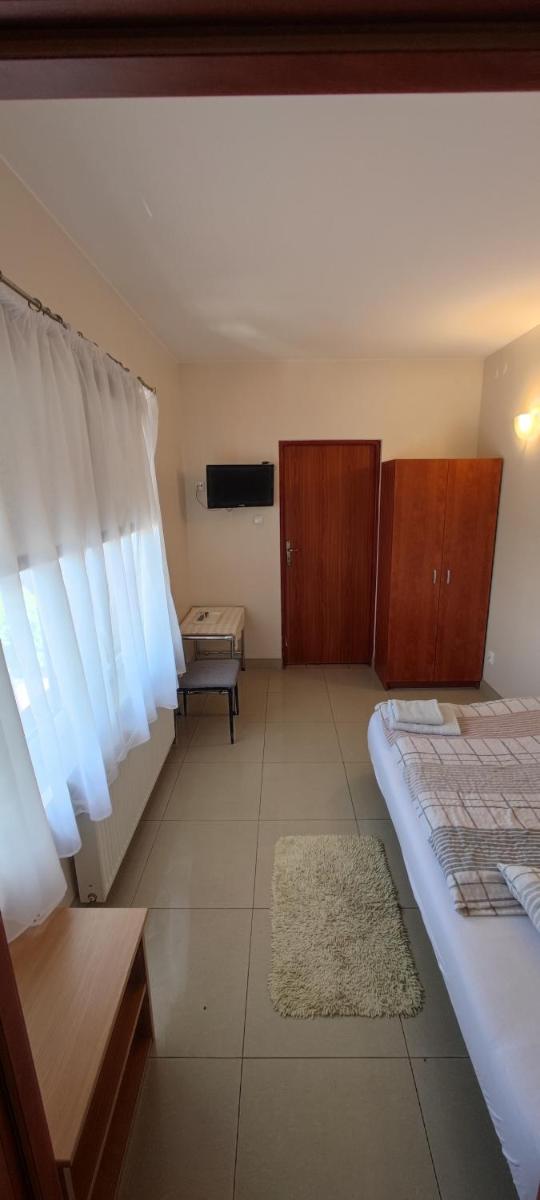 Pokoje Gościnne POL PETRO - Housity