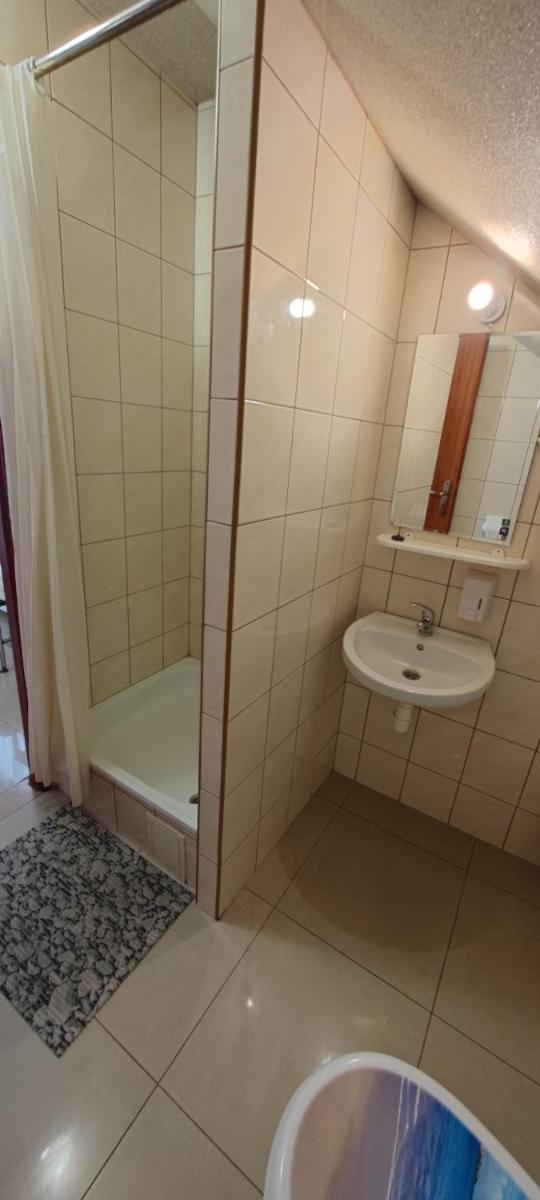 Pokoje Gościnne POL PETRO - Housity