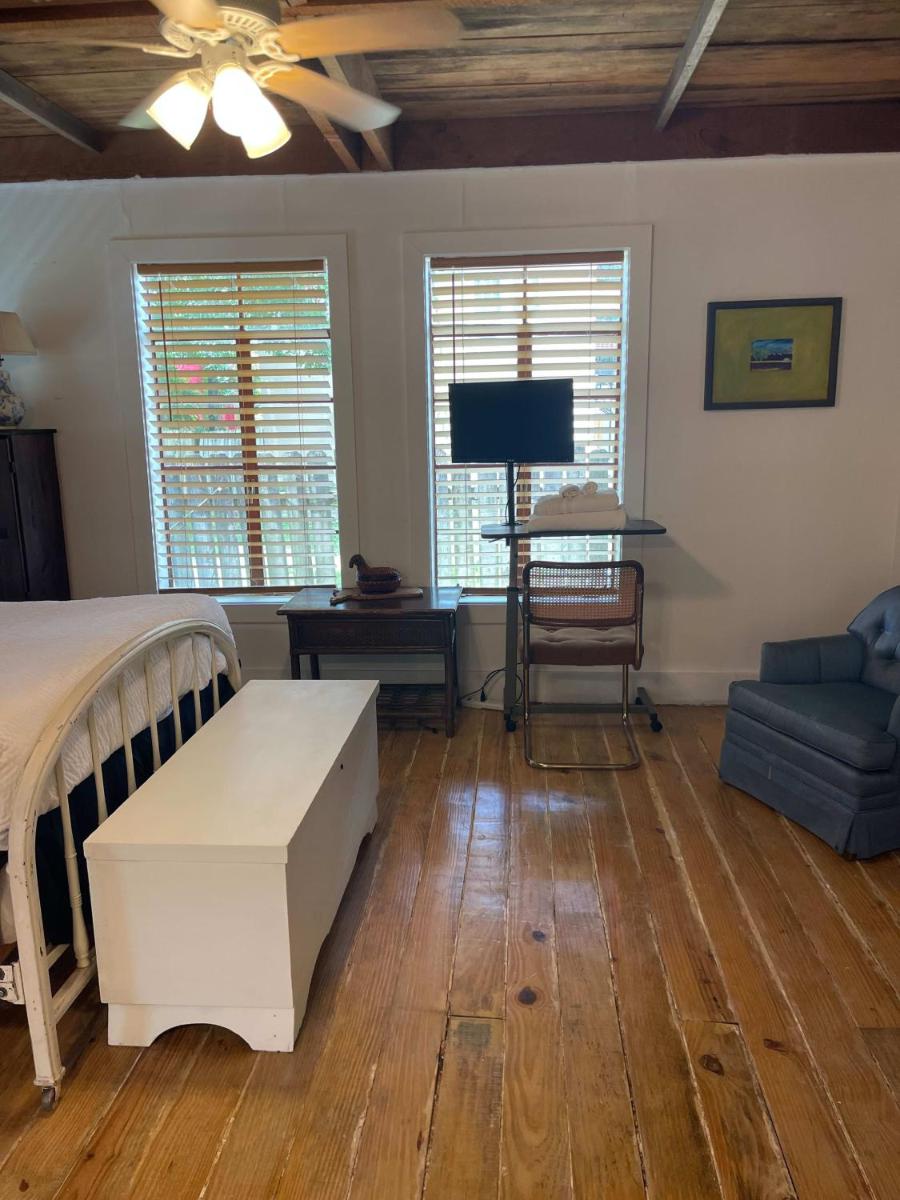 Acadiana Hideaway Tiny House - Housity