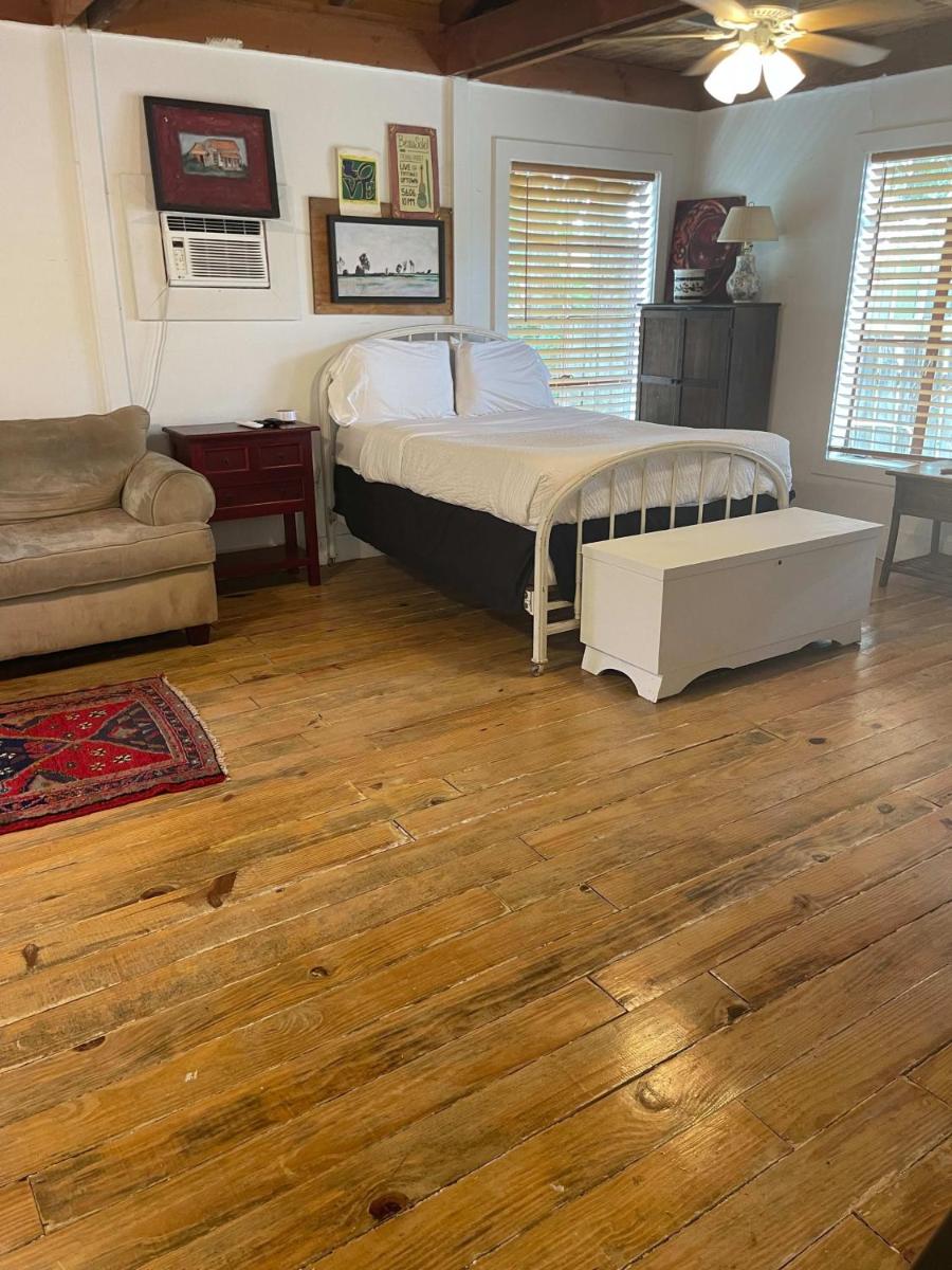 Acadiana Hideaway Tiny House - Housity