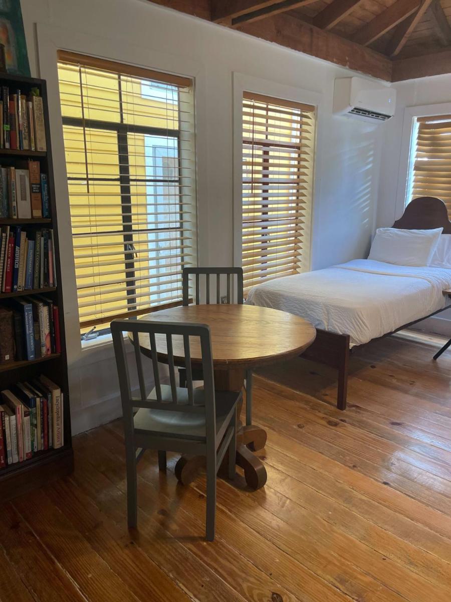 Acadiana Hideaway Tiny House - Housity