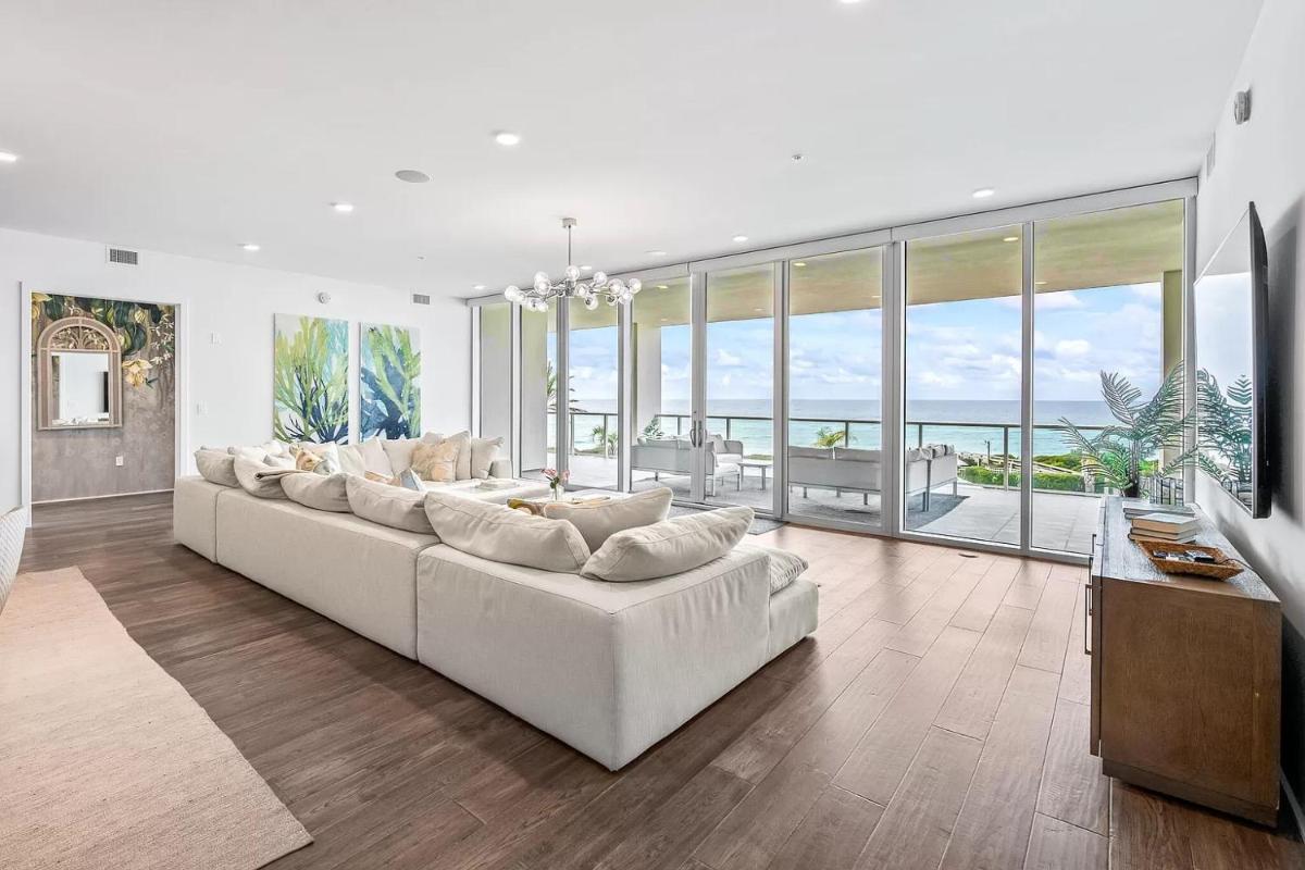 Four Bedroom Gulf Front Condo - Housity