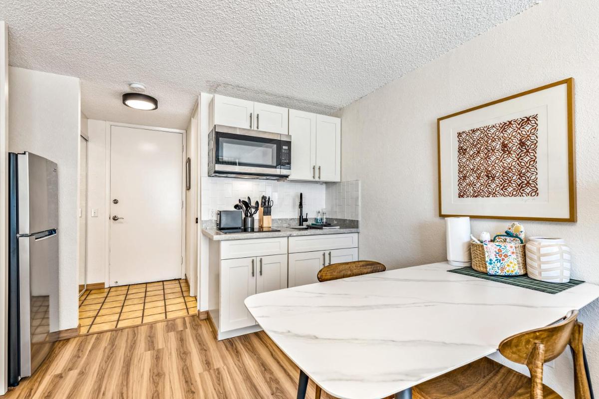 Suitetrails - Newly renovated island Studio 1 block from beach