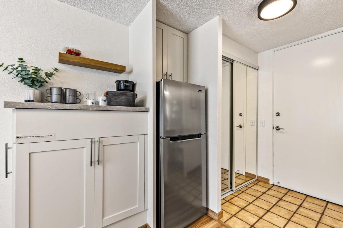 Newly renovated island Studio 1 block from beach - Housity