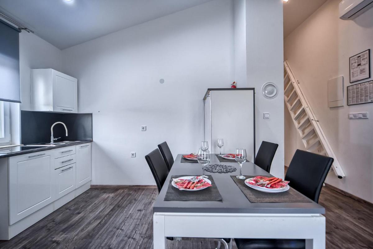 Apartments LAURA - Housity