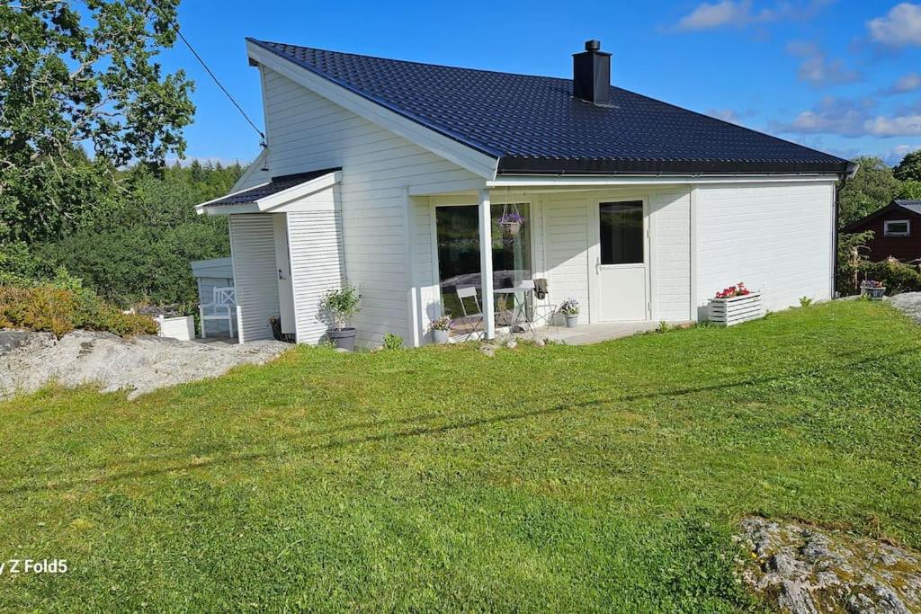 Koselig hytte på Austrheim - Housity