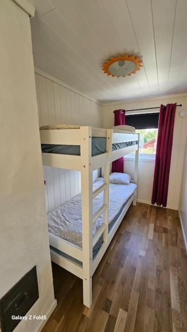 Koselig hytte på Austrheim - Housity