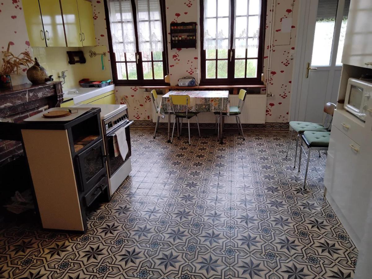 Maison de charme à Mailly-Maillet avec jardin clôturé et cheminée - Housity