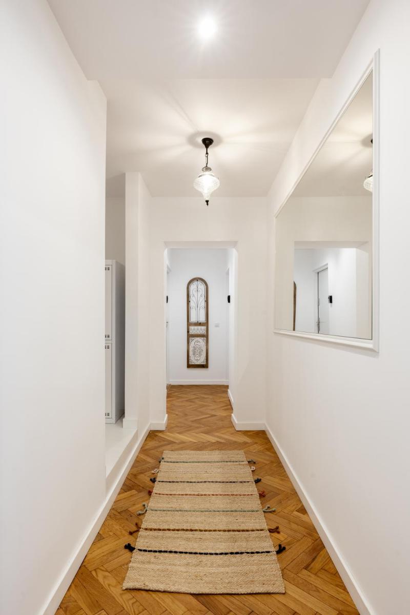 Four Seasons Old Town - Spring - Housity