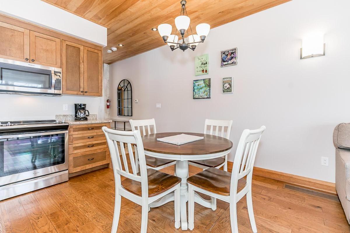 Villas Of Muskoka - 4 - Plex Villa 2D - Housity