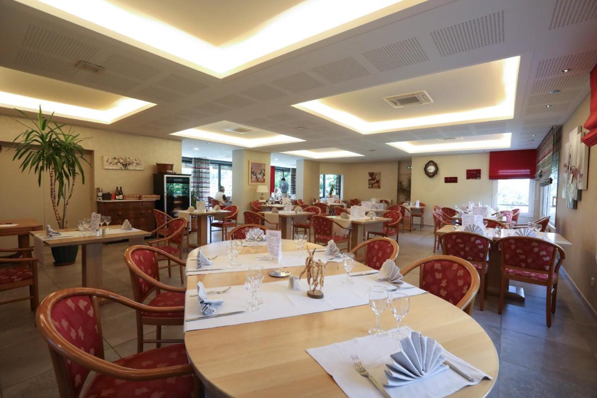 Restaurant ou autre lieu de restauration dans l'établissement Logis Hotel Spa Restaurant Le Provence