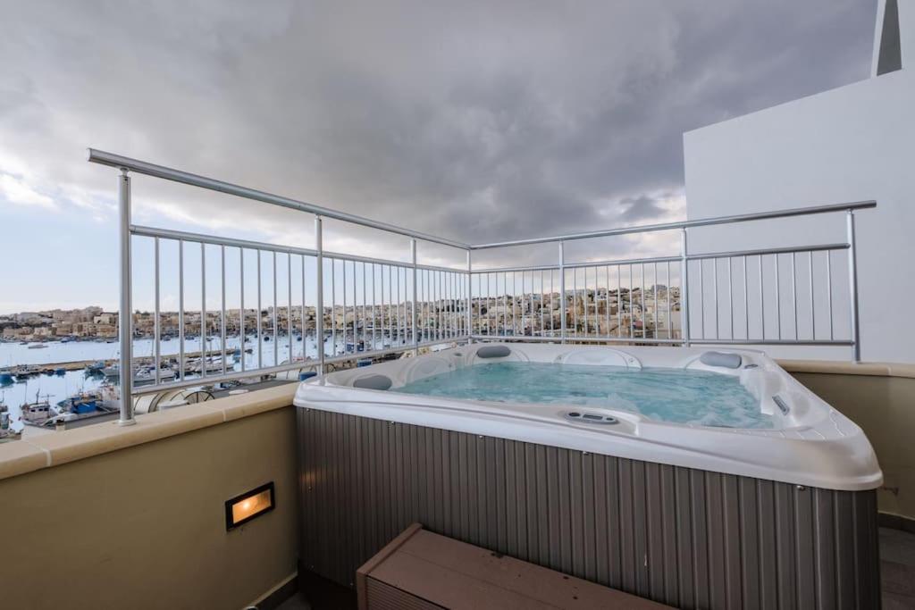 Seagull Penthouse Marsaxlokk - Housity