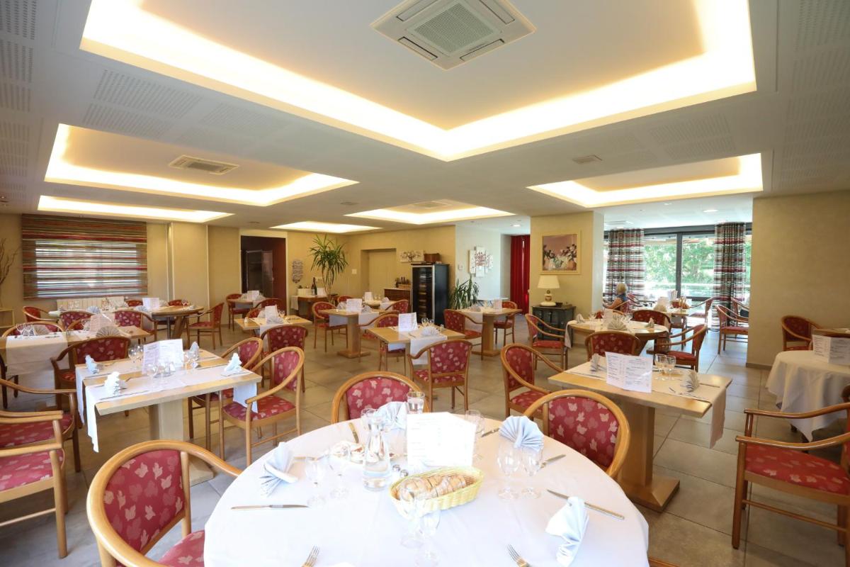 Restaurant ou autre lieu de restauration dans l'établissement Logis Hotel Spa Restaurant Le Provence