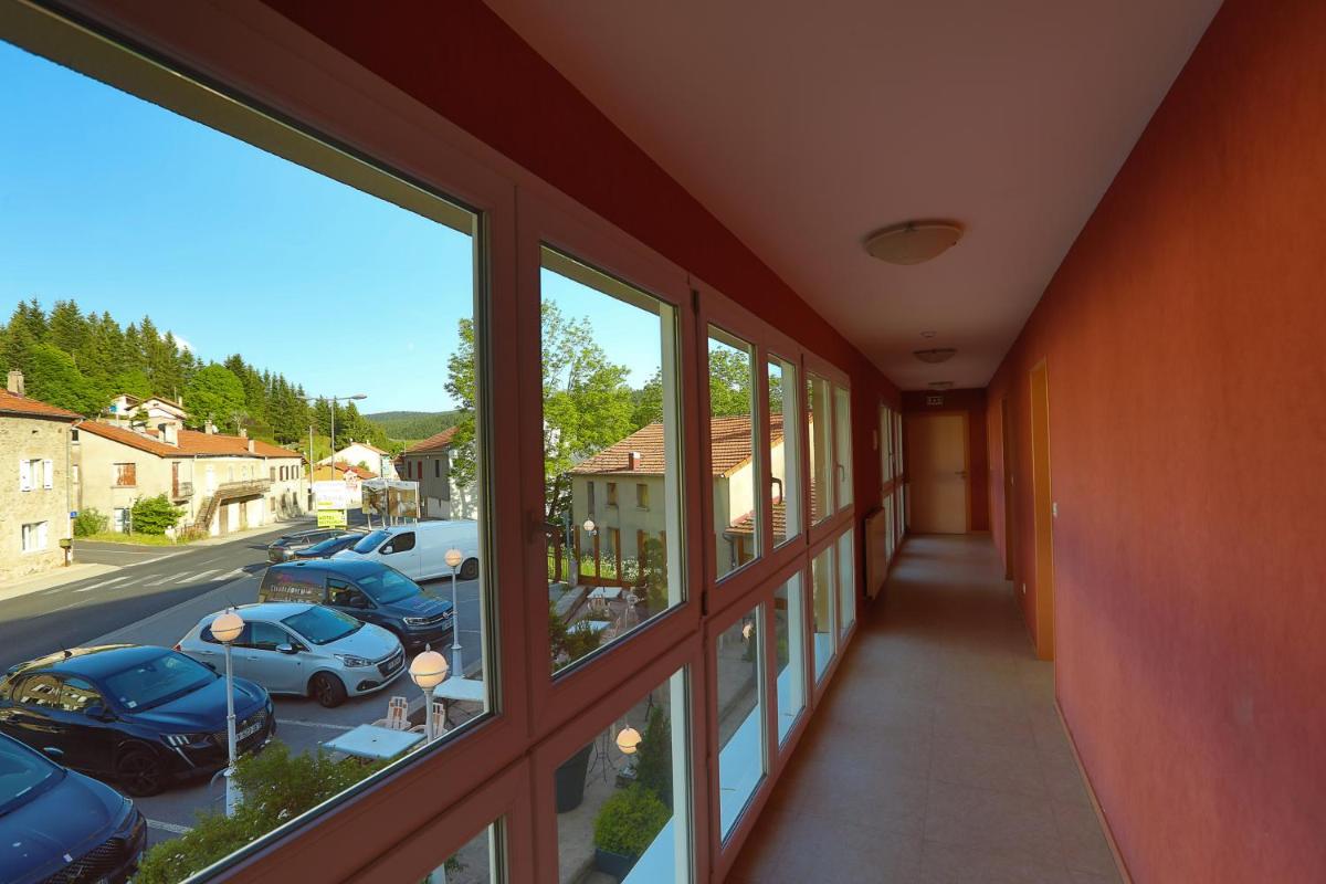 Photo de la galerie de l'établissement Logis Hotel Spa Restaurant Le Provence, à Lanarce