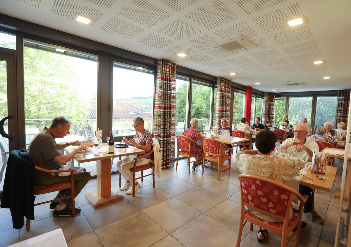 Clients de l'établissement Logis Hotel Spa Restaurant Le Provence