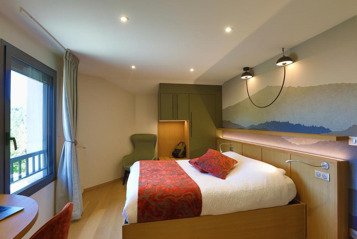 Un ou plusieurs lits dans un hébergement de l'établissement Logis Hotel Spa Restaurant Le Provence