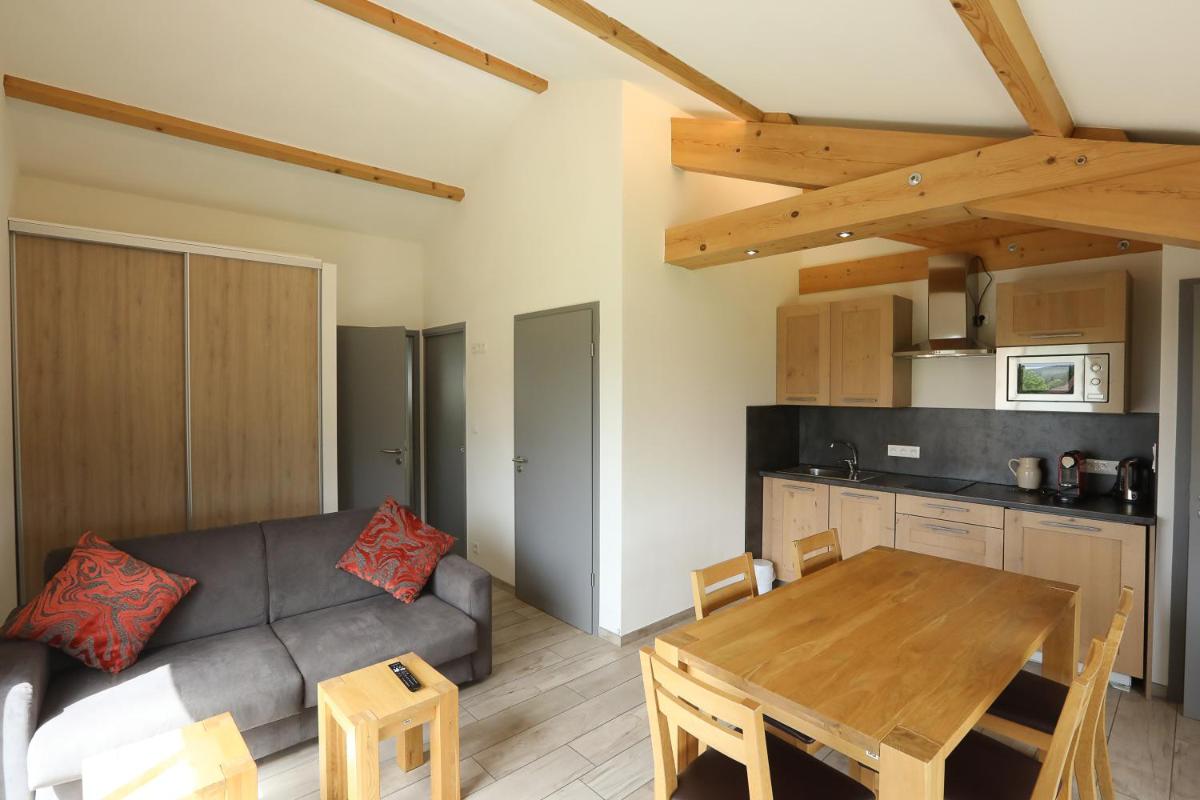 Cuisine ou kitchenette dans l'établissement Logis Hotel Spa Restaurant Le Provence