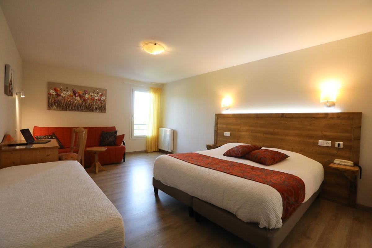 Un ou plusieurs lits dans un hébergement de l'établissement Logis Hotel Spa Restaurant Le Provence