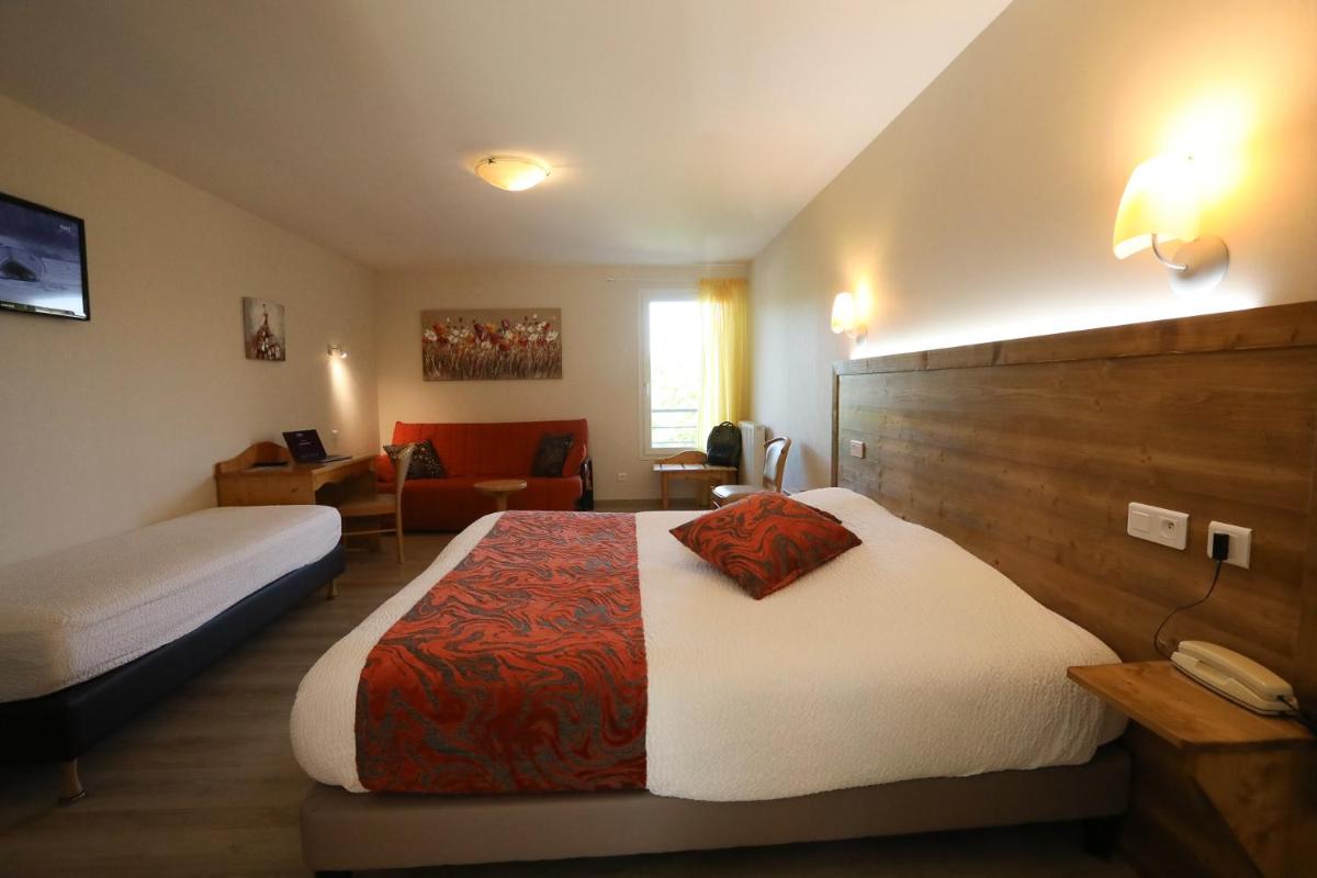 Un ou plusieurs lits dans un hébergement de l'établissement Logis Hotel Spa Restaurant Le Provence